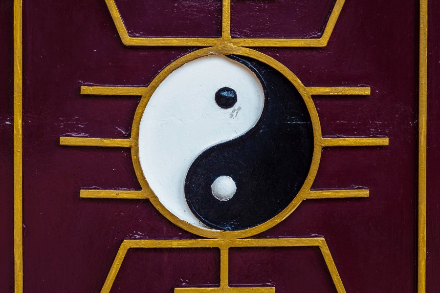 YIn and yang symbol